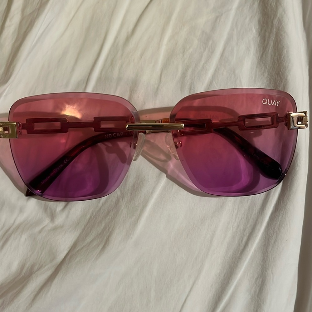 Quay sunglasses - worn once